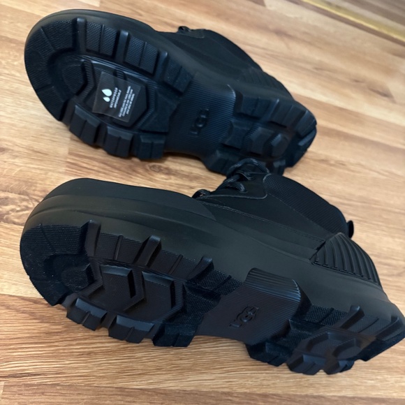 UGG Women’s Neumel X Boot - Picture 3 of 13